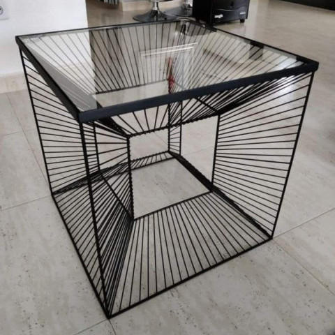 Mobilier din metal în stil loft și industrial: când fierul devine vedeta principală a interiorului